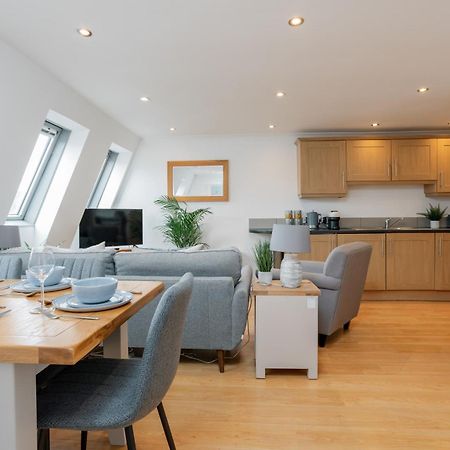 Starhost Residences - Central 3 Bed Apartment At Regents Court, Newbury Newbury  Luaran gambar