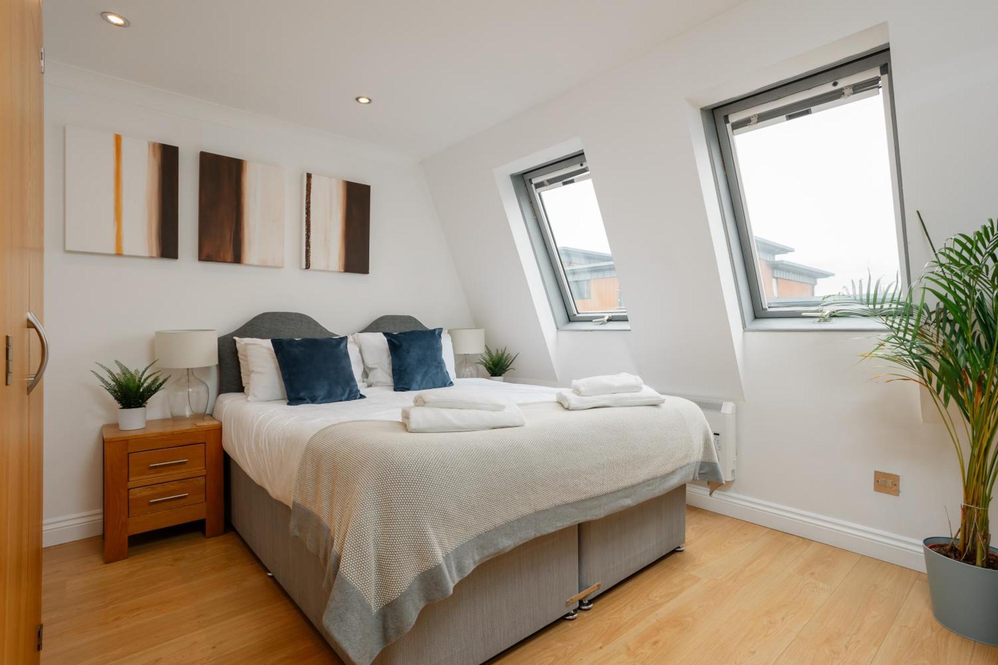 Starhost Residences - Central 3 Bed Apartment At Regents Court, Newbury Newbury  Luaran gambar
