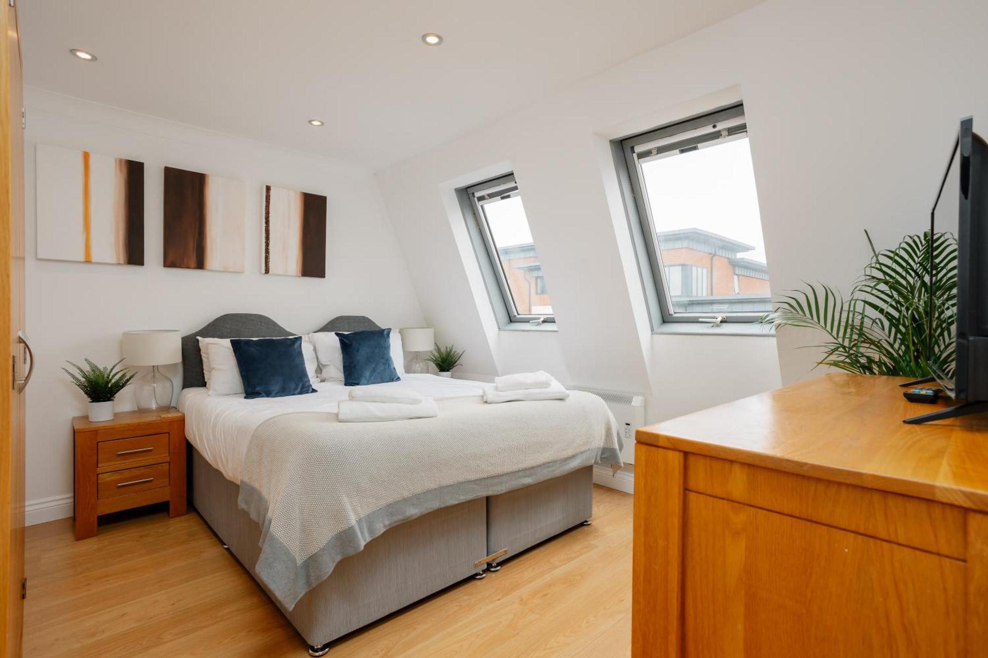 Starhost Residences - Central 3 Bed Apartment At Regents Court, Newbury Newbury  Luaran gambar