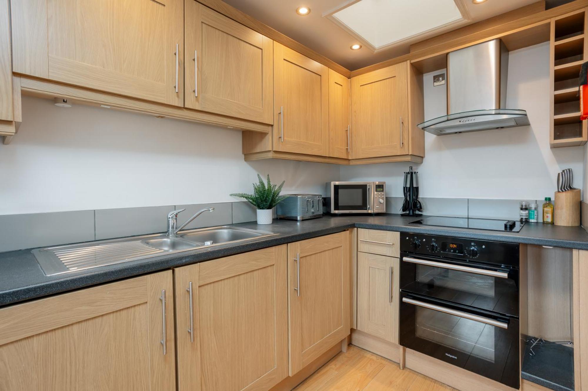 Starhost Residences - Central 3 Bed Apartment At Regents Court, Newbury Newbury  Luaran gambar