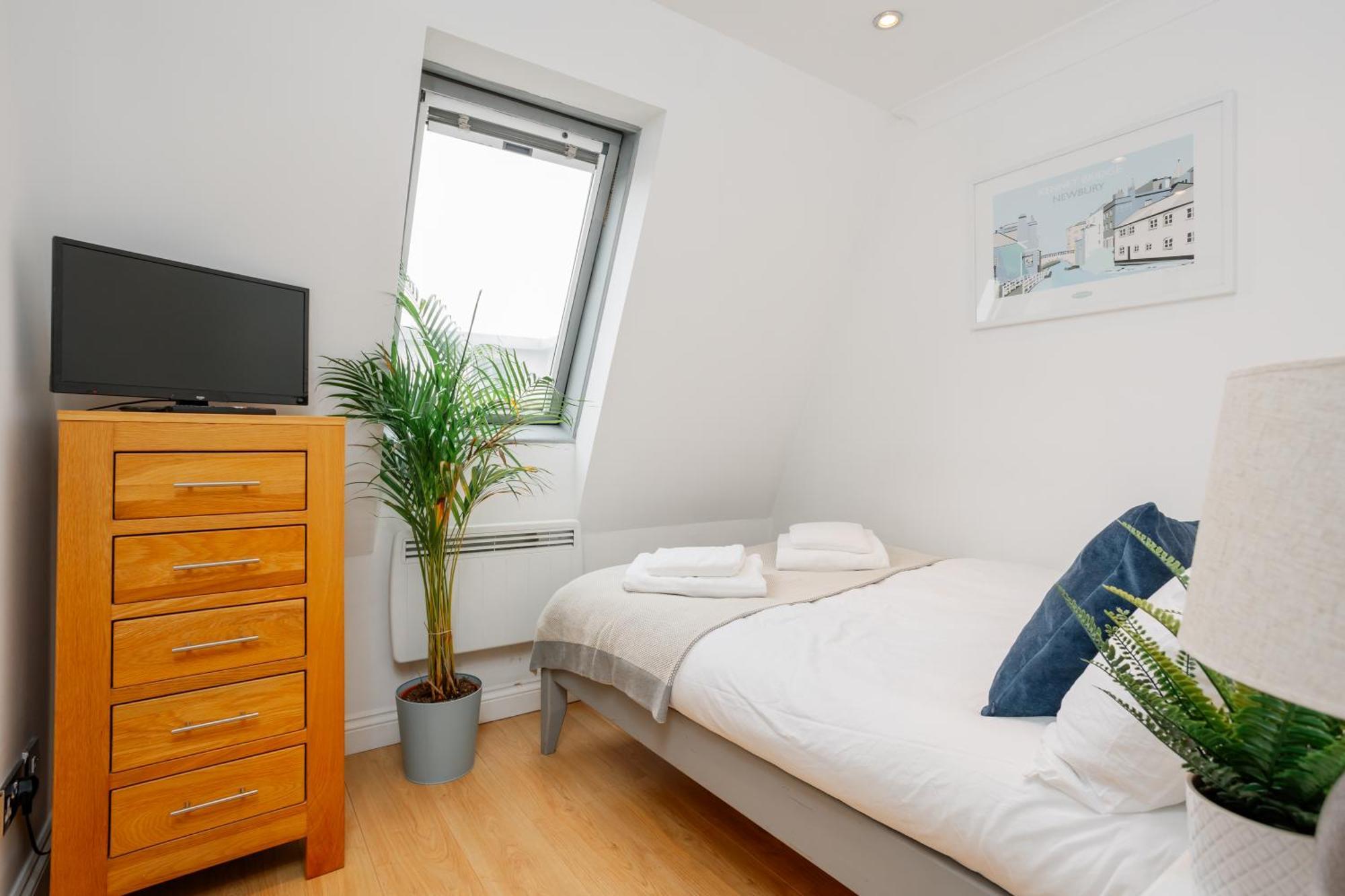 Starhost Residences - Central 3 Bed Apartment At Regents Court, Newbury Newbury  Luaran gambar