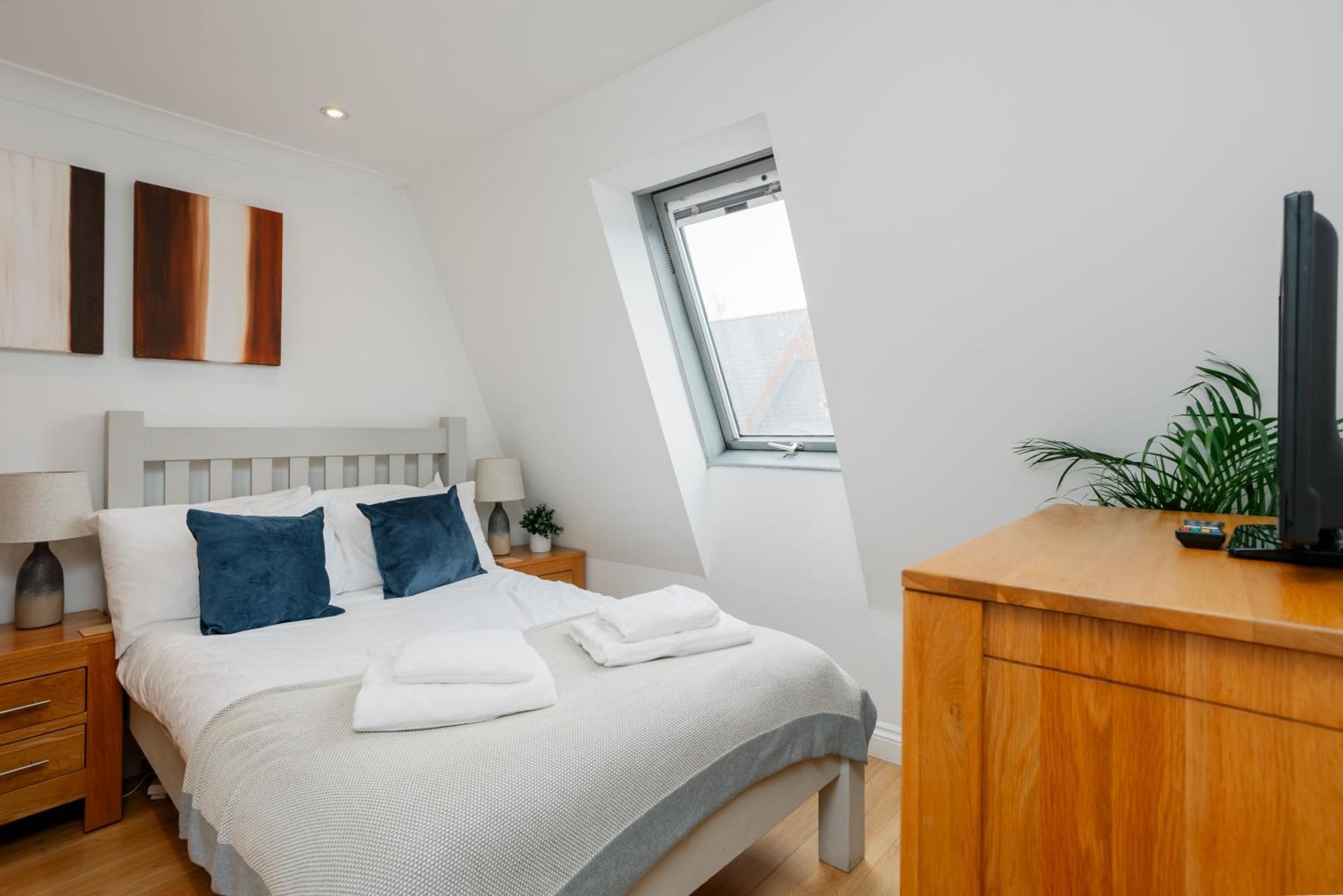 Starhost Residences - Central 3 Bed Apartment At Regents Court, Newbury Newbury  Luaran gambar