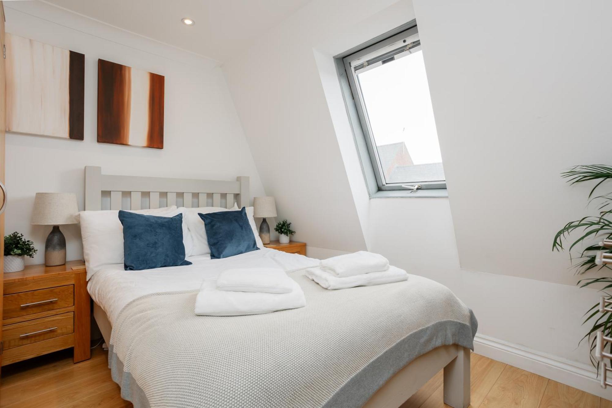 Starhost Residences - Central 3 Bed Apartment At Regents Court, Newbury Newbury  Luaran gambar