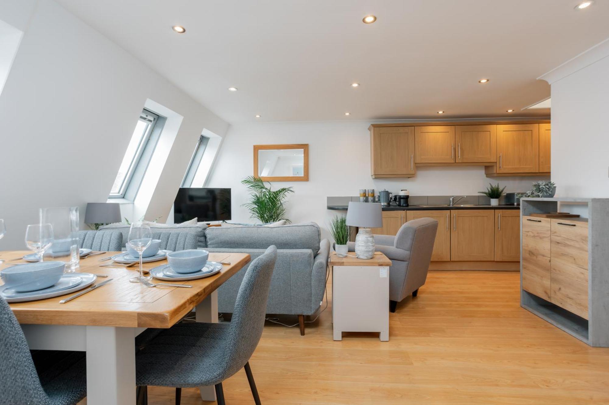 Starhost Residences - Central 3 Bed Apartment At Regents Court, Newbury Newbury  Luaran gambar